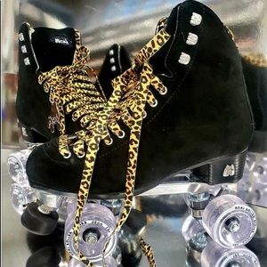 Moxi Panther Roller Skates